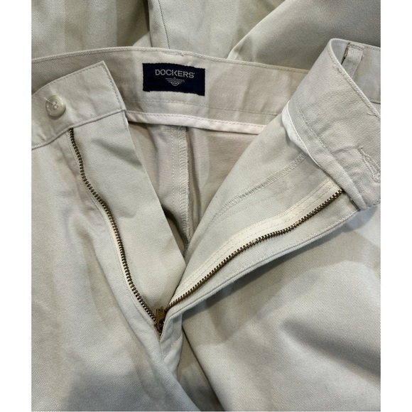 Dockers Men's Tan Flat Front Chino Pants Khaki Officewear 44 x 30 - Picture 4 of 5